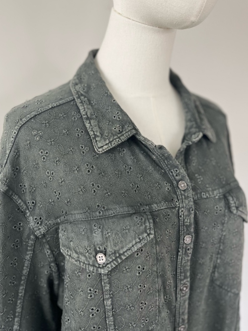 Free People Army Green Eyelet Tunic Top Button Up Boho Size L - Picture 7 of 14